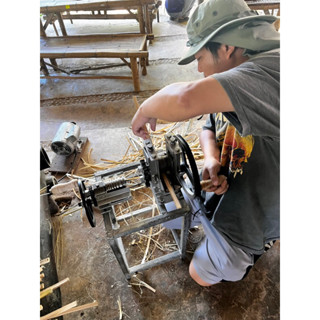 เครื่องจักตอกไม้ไผ่ใช้มือหมุน ใช้งานง่าย ภูมิปัญญาชาวบ้าน