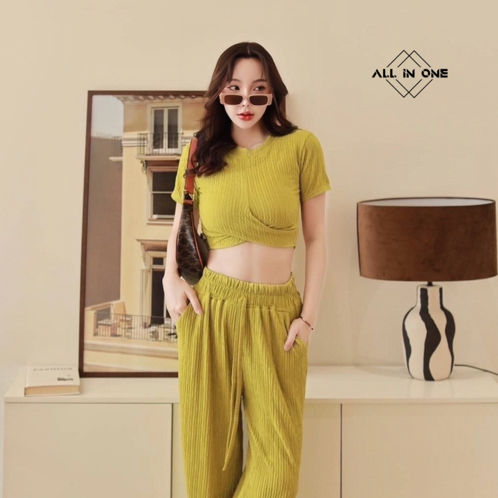 ชุดเซ็ตผู้หญิง แฟชั่นเกาหลี เสื้อครอป เอวลอย กางเกงเอวสูง พร้อมส่ง TZ8