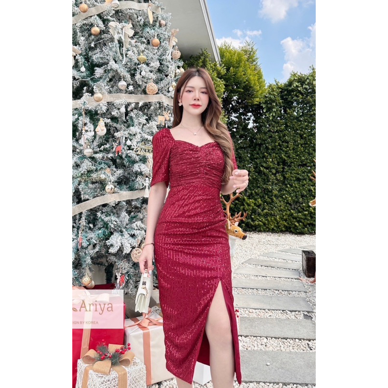 เดรสยาวสีแดงผ้าวิ้งผ่าหน้า