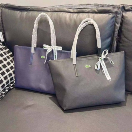 กระเป๋าสะพายข้าง Lacoste Shopping Bag สีดำ กรม ขนาด46x28x13ซม.