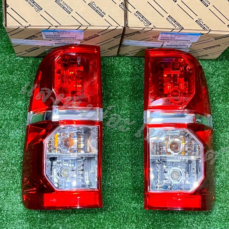 TOYOTA แท้ศูนย์100% เสื้อไฟท้าย+ขั้วหลอดไฟ Toyota Hilux Vigo Champ ปี 08-14 แยกได้ ซ้าย/ขวา กดที่ตัวเลือกครับ