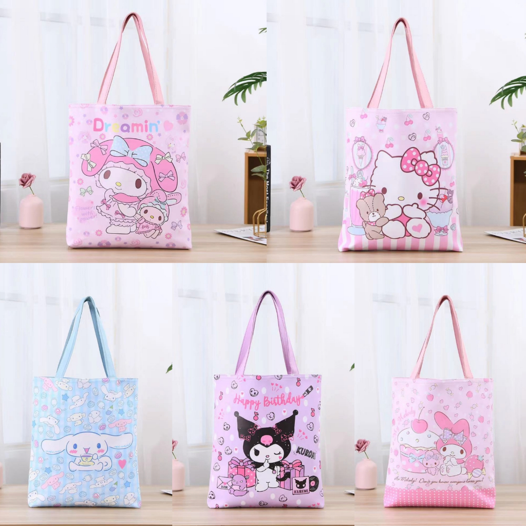 พร้อมส่ง กระเป๋าสะพายไหล่ tote bag หนัง PU / ผ้า กระเป๋าลายการ์ตูน Sanrio คิตตี้ | Bluerubystore