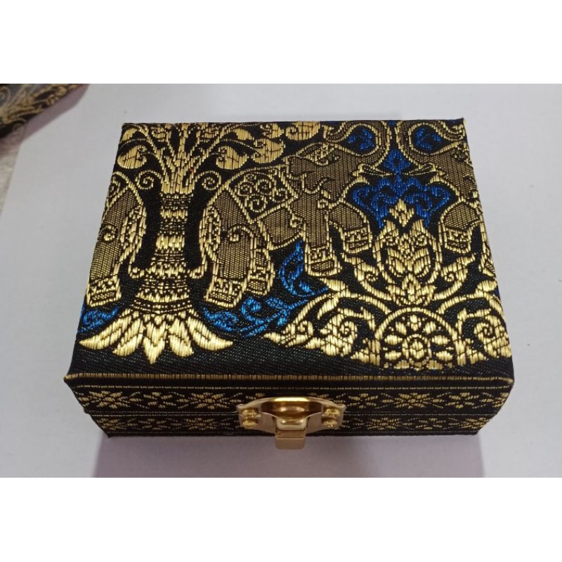 กล่องใส่พระกันกลิ้งขนาด8*10cm