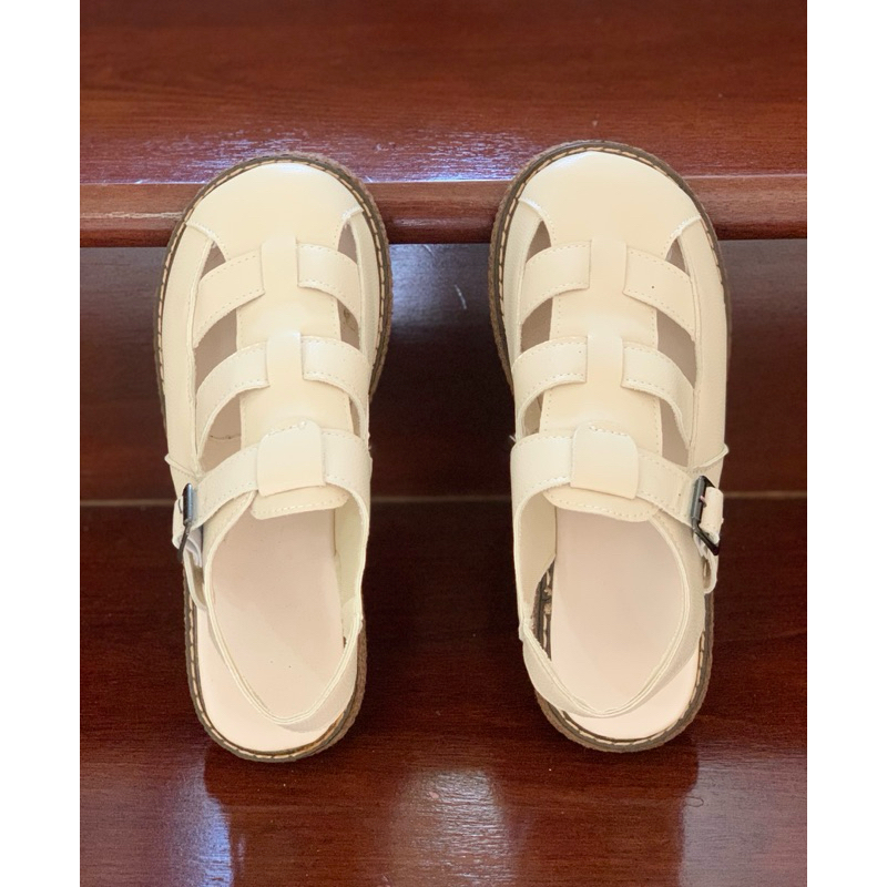 รองเท้าคัชชูรัดส้นสีขาว size 23.5-24“