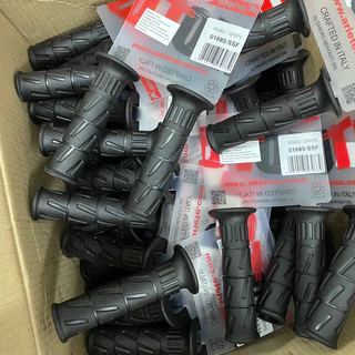 ปลอกแฮนด์ Ariete แท้100% แพ็คเกจใหม่ นุ่มกระชับมือขับสบาย ใส่ได้ทุกรุ่น