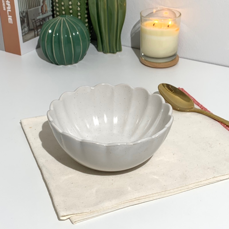 Goodsceramics BOWL FLOWER งานชาม น้องดอกไม้มาในรูปแบบชาม กลับมารีสต๊อกเเล้วค้าา ผิวสัมผัสเคลือบมัน มาในสี white ค่ะ