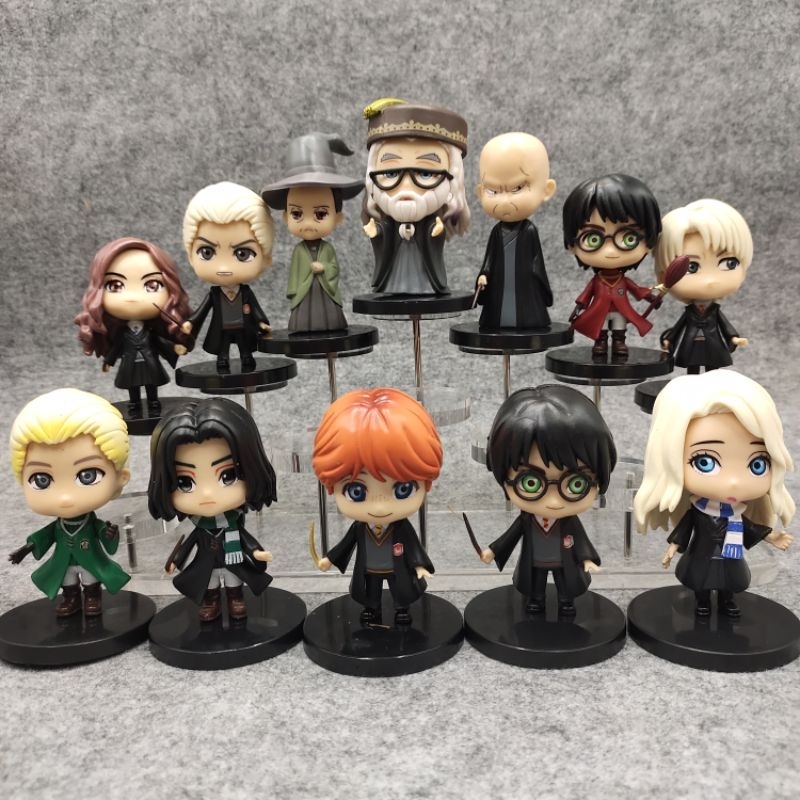 โมเดล แฮรี่ พอตเตอร์ มีทั้งหมด 12 แบบ ขนาดประมาณ 9 -11 Cm ขายยกชุด 12 ตัว พร้อมส่งจ้า