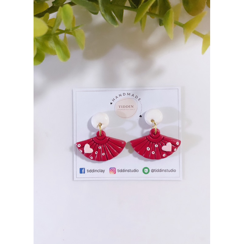 ต่างหูพัดตรุษจีนทรงคว่ำ แป้นสีขาว  Size 3*3 Cm. แบบห้อย งานแฮนด์เมด น้ำหนักเบา โดนน้ำได้ สำหรับคนแพ้ง่ายใส่ได้