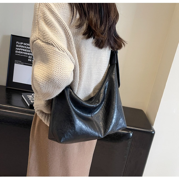 P291  ส่งจากไทย  กระเป๋าสะพายหนัง PU หนังเป็นลาย ขนาด ยาวสุด 15 นิ้ว