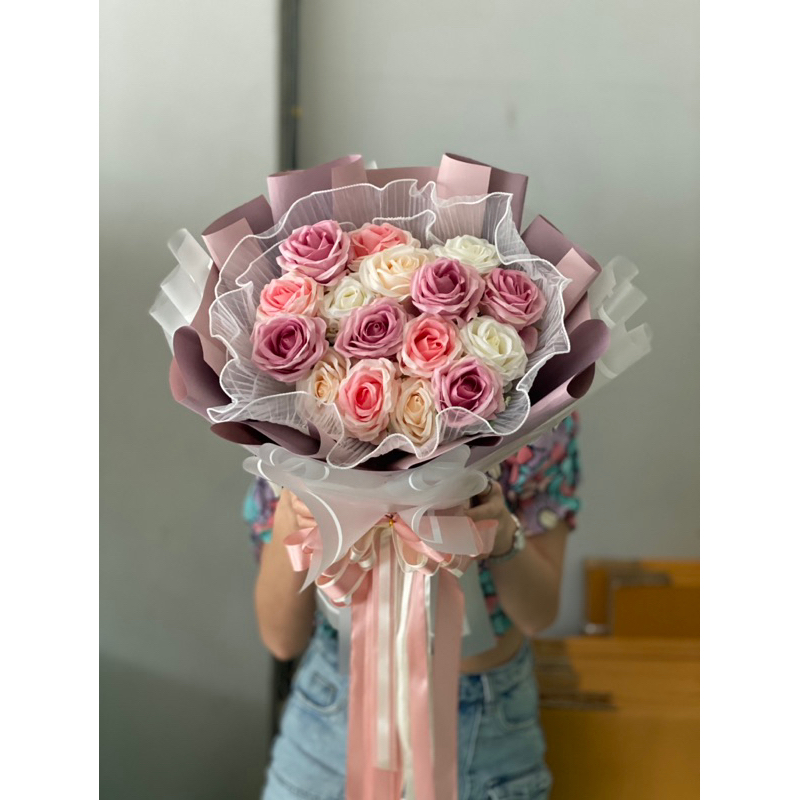 พร้อมส่งจากไทย : ช่อทรงกลมดอกไม้พรีเมียม ขนาด 15 ดอก (ผ้าอัดพีช)