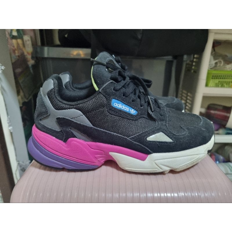 รองเท้าผ้าใบผู้หญิงมือสอง Adidas รุ่น Falcon​ จากญี่ปุ่น