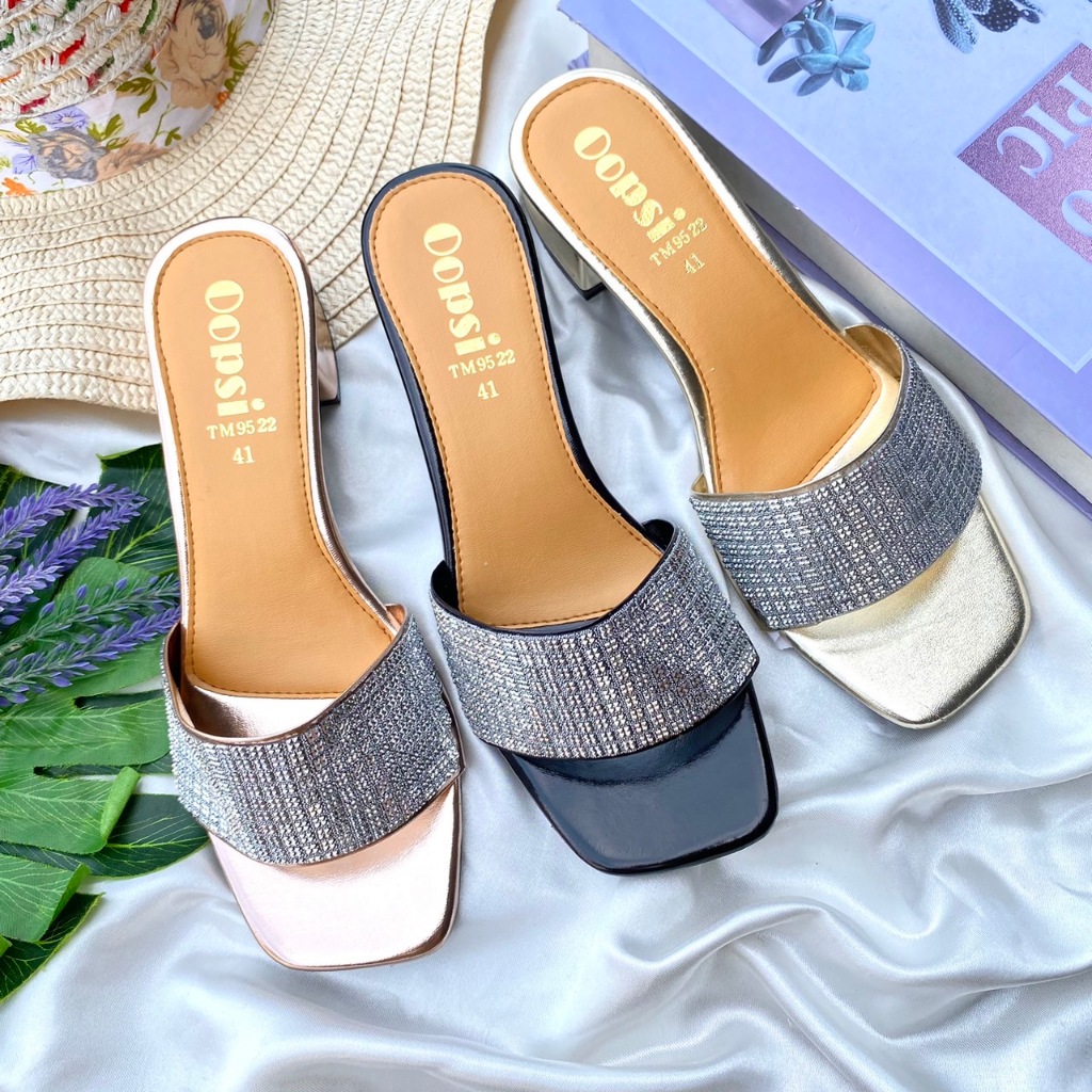 รองเท้าไซส์ใหญ่ (6/2) ส้นสูง ส้นทึบสวมเพชร TM-9522 ส้นสูง 1.5 นิ้ว (Size 41-45) รองเท้าไซส์ใหญ่ ไซส์พิเศษ รองเท้าหัว