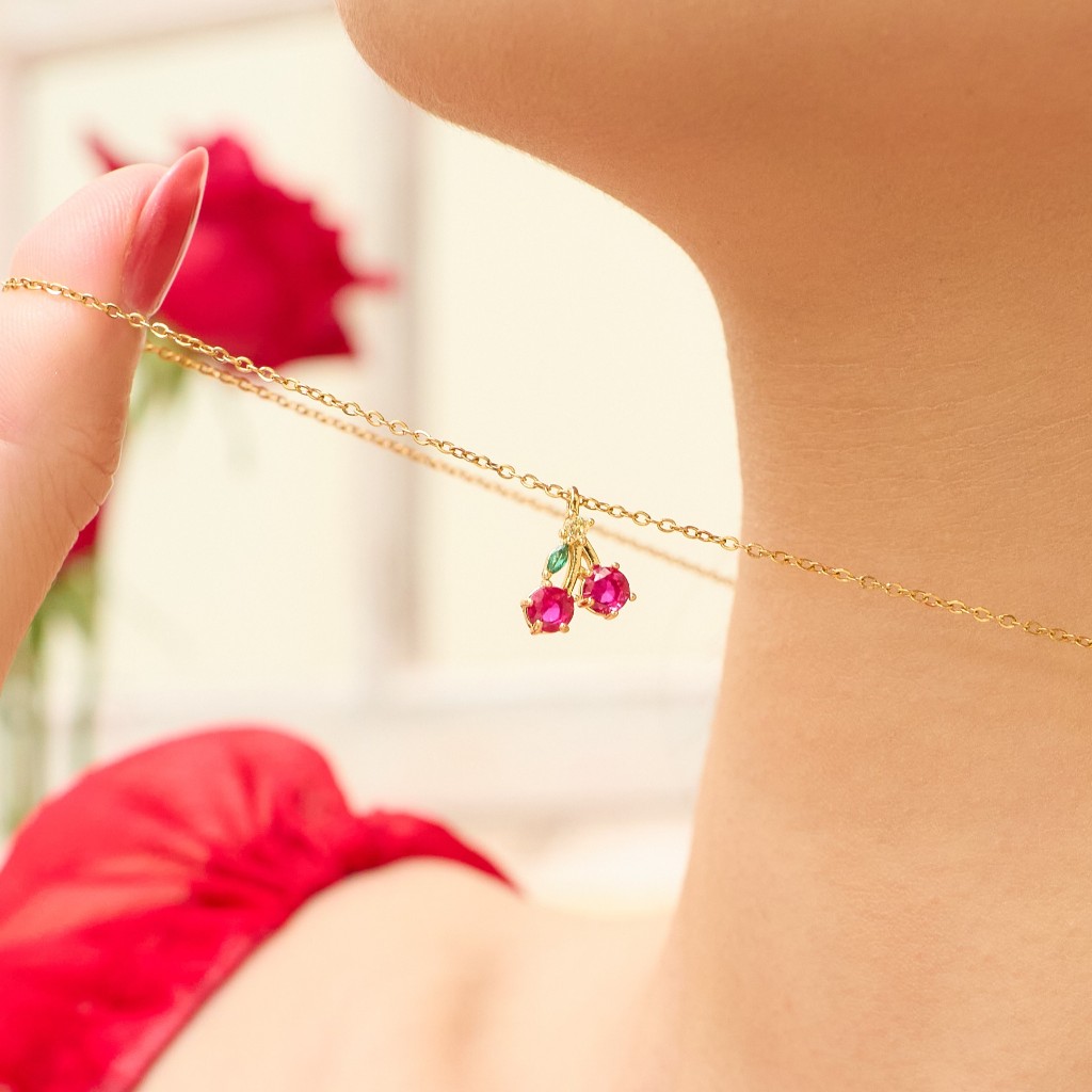 LELISA - Cherry Necklace - สร้อยเชอร์รี่ประดับคริสตัลสี - สี Gold เงินแท้ 92.5% ชุบทอง 18K