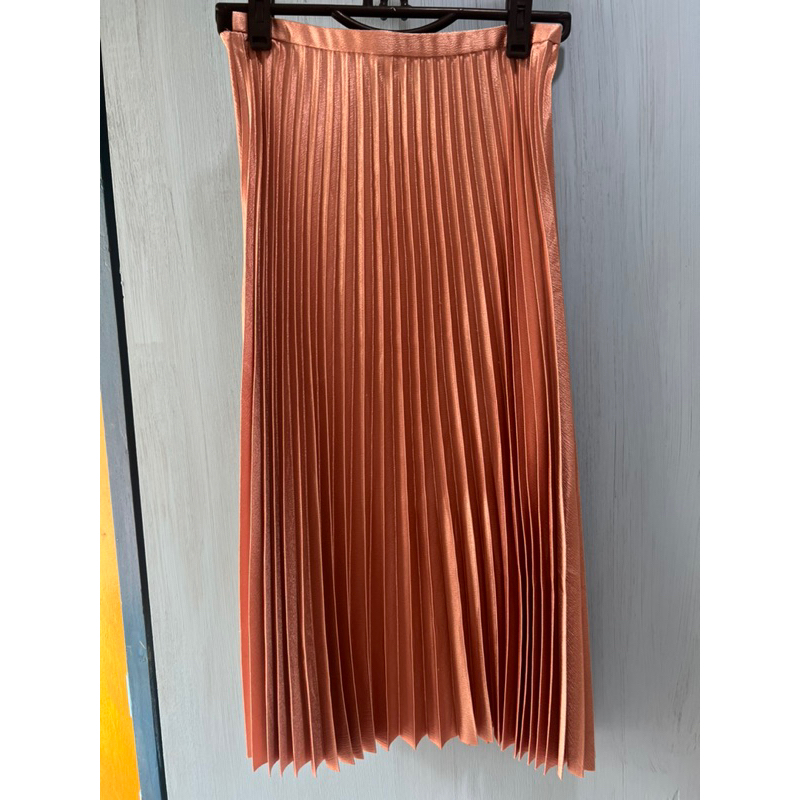 ‼️SALE‼️ส่งต่อ กระโปรงพีท ZARA UK 🇬🇧 หรู แพง ใส่ครั้งเดียว เอว26 สี Rose Gold