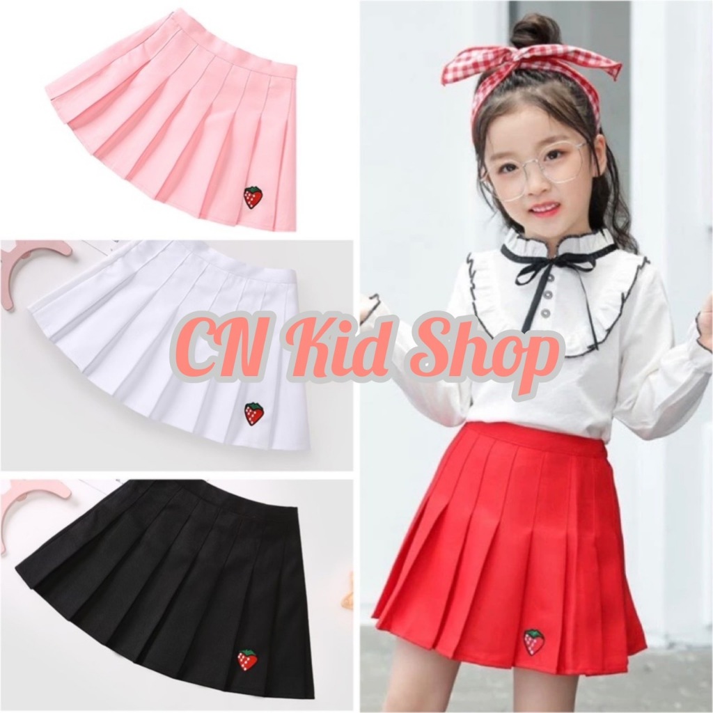 (พร้อมส่ง) กระโปรงพลีทเด็ก กระโปรงสั้นเด็ก สีพื้น แต่งสตอเบอรี่