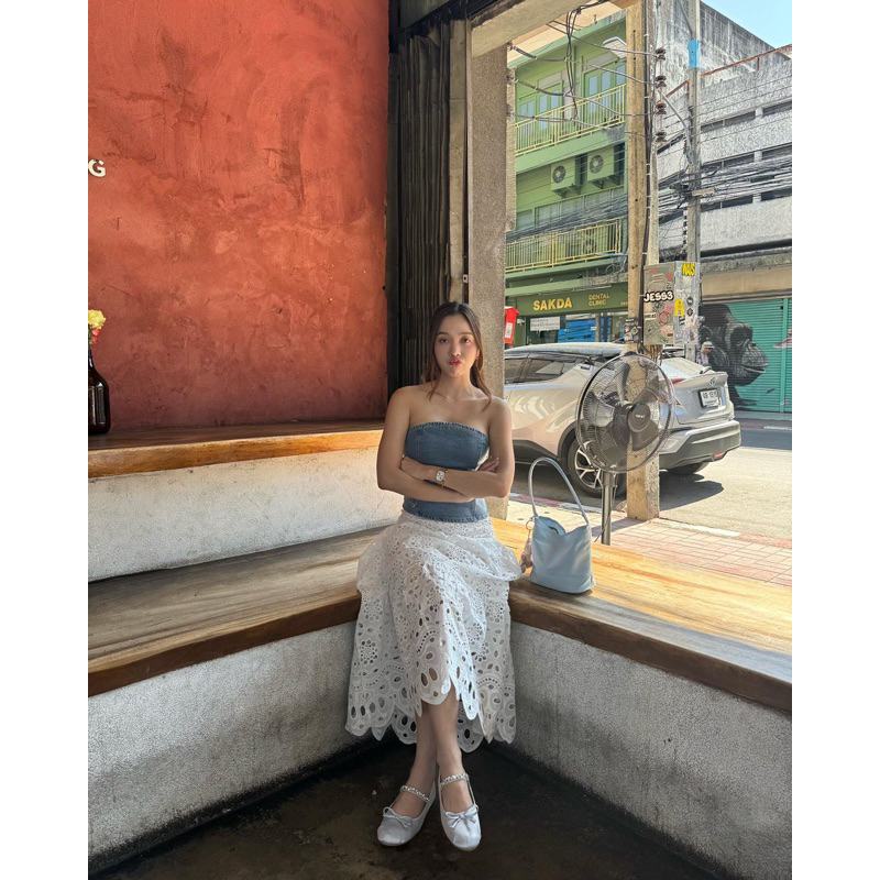Lurra Jeans Top & Meena skirt เสื้อเกาะอกยีนส์&กระโปรงลูกไม้ : everydaylookk store