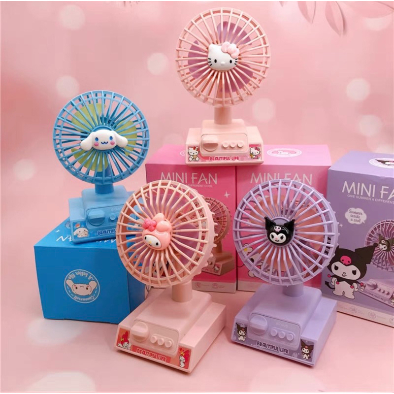 พัดลมพกพาแบบตั้งโต๊ะSanrio ปรับได้ 3 ระดับ ฐานกว้าง แถมฟรีสายชาร์จUSB ลายใหม่สุดน่ารัก