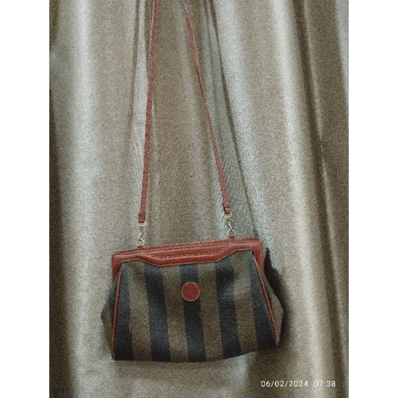 กระเป๋าสะพายข้าง findi ของแท้100%กระเป๋าฟินดิของแท้100% สภาพใหม่