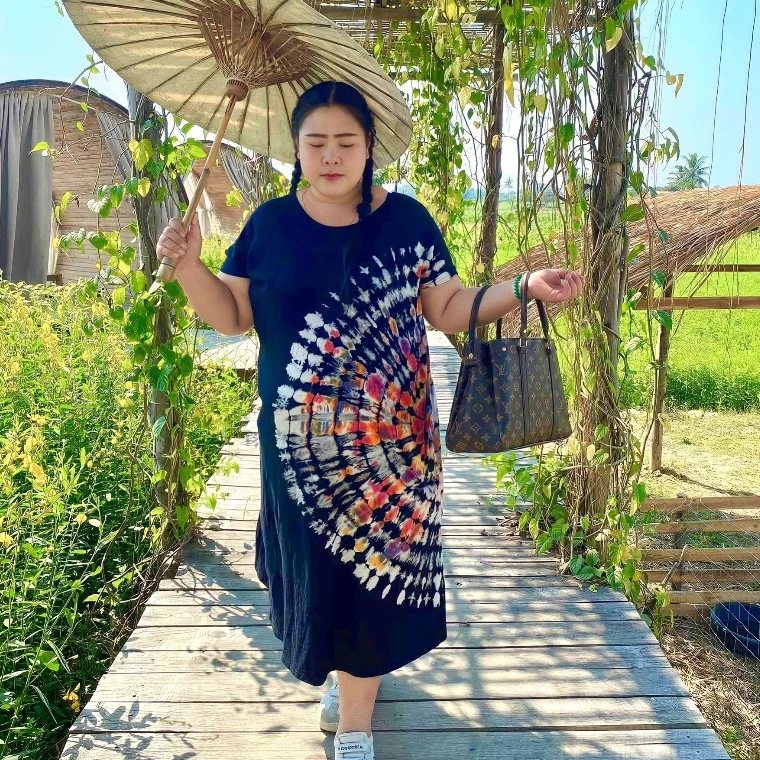 เดรสสาวอวบ ผ้า cotton เนื้อนุ่มใส่สบาย มัดย้อมกัดลาย รอบอก 48 นิ้ว thumbnail 3