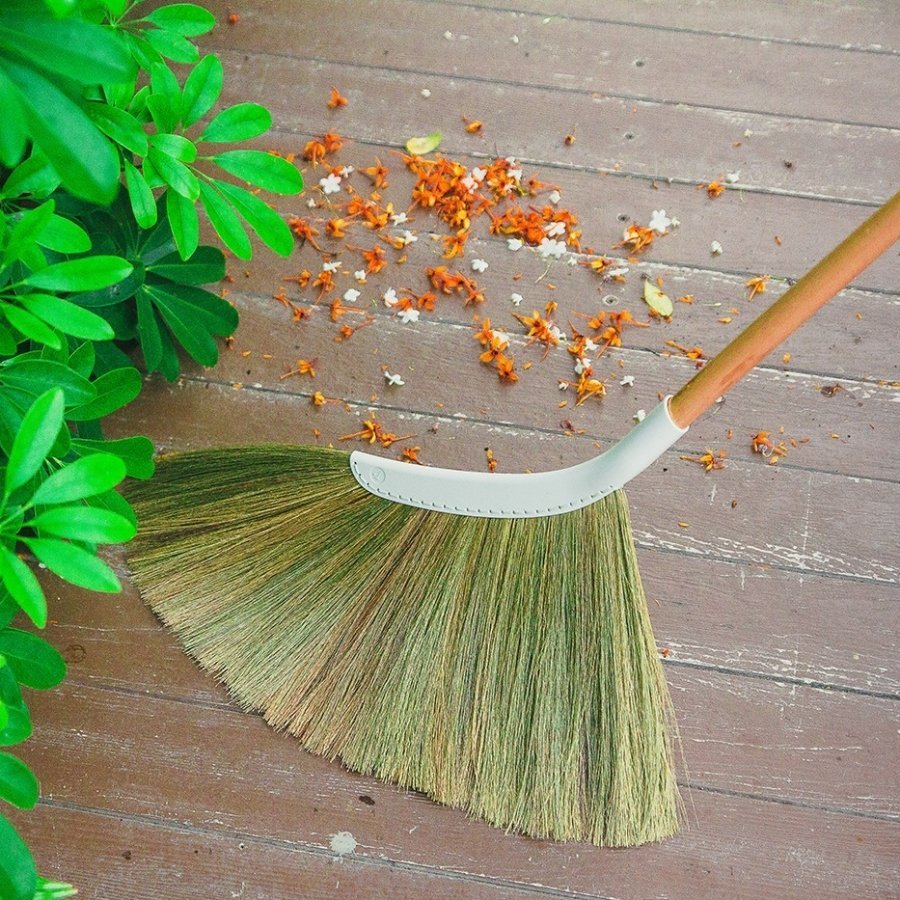 Sweepy ไม้กวาดดอกหญ้า ภายใน สำหรับกวาดภายในบ้าน และอาคาร กวาดได้ทุกมุม ไม่ต้องห่วงปวดหลัง!