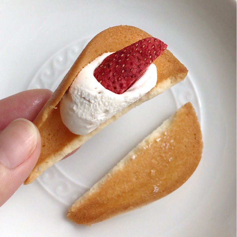 Audrey Glacia milk ขนมครีมและสตรอเบอร์รี่หอมๆขนมขึ้นชื่อของญี่ปุ่น