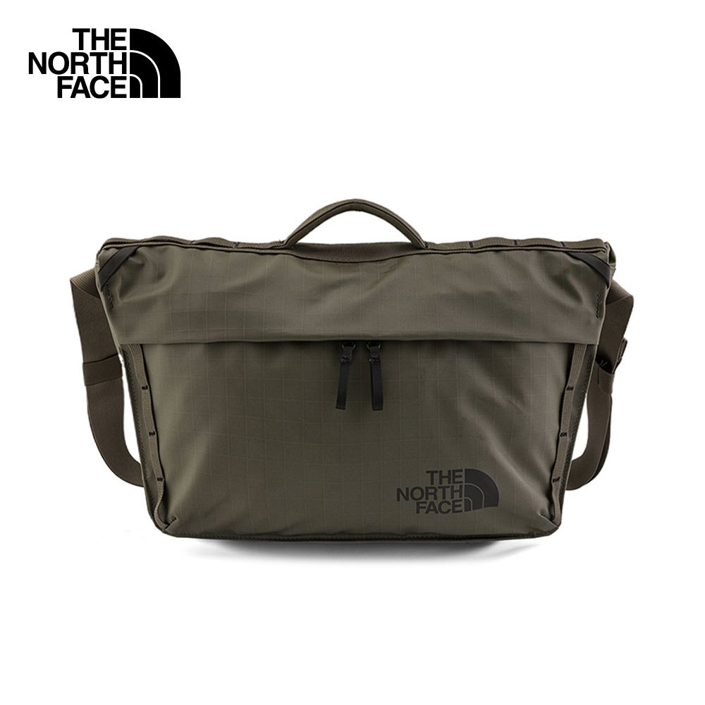 THE NORTH FACE BASE CAMP VOYAGER MESSENGER BAG - NEW TAUPE GREEN-TNF BLACK กระเป๋าคาดไหล่ UNISEX