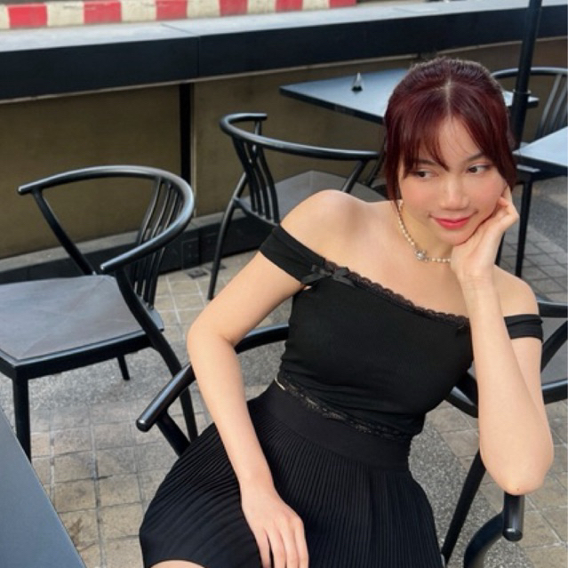 Pasley - Vienna Top เสื้อปาดไหล่ เสื้อแขนกุดประดับโบว์