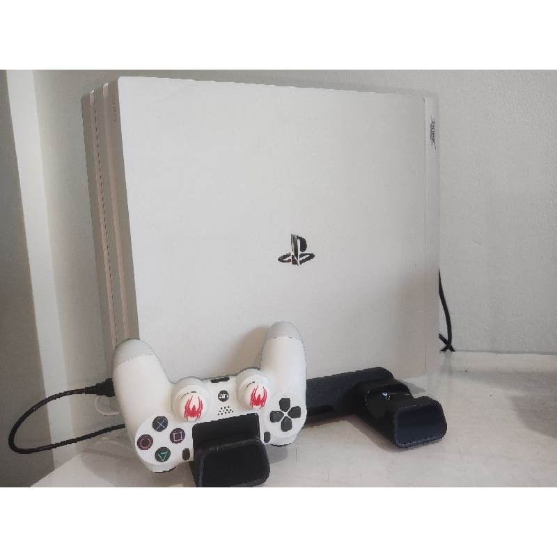 PS4 PRO สีขาว 1TB  (มือสองสภาพสวย)