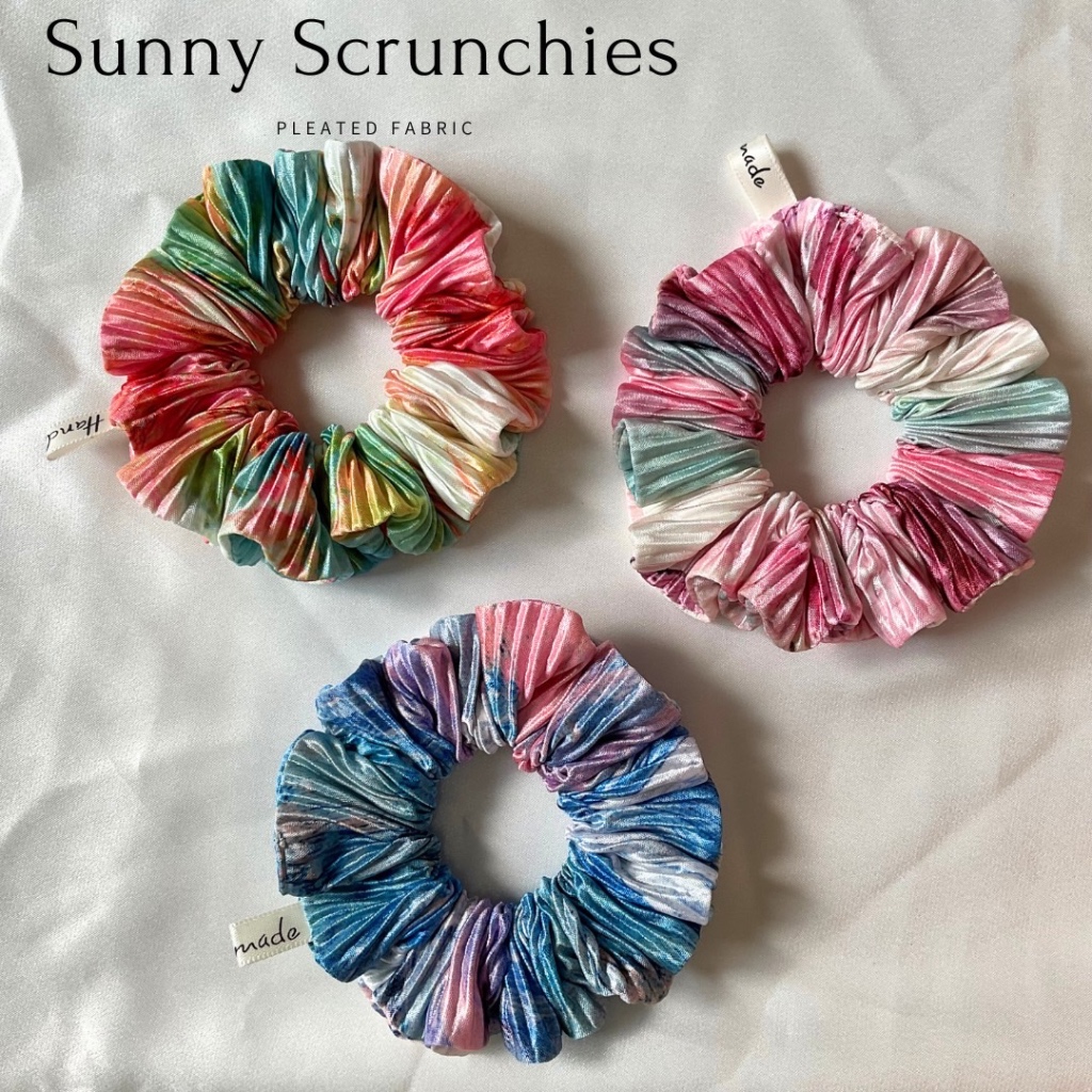 ยางรัดผม Sunny Scrunchies ยางรัดผม ผ้าพลีท Rayon pleats  นุ่มสบายไม่กินผม