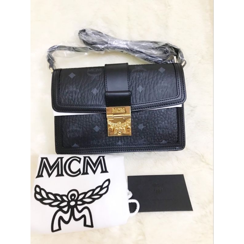 พรีออเดอร์👜🖤กระเป๋าสะพายสุดเท่ห์ New Mcm tracy small สีดำ 🖤🖤เพิ่งมาใหม่ๆๆๆ