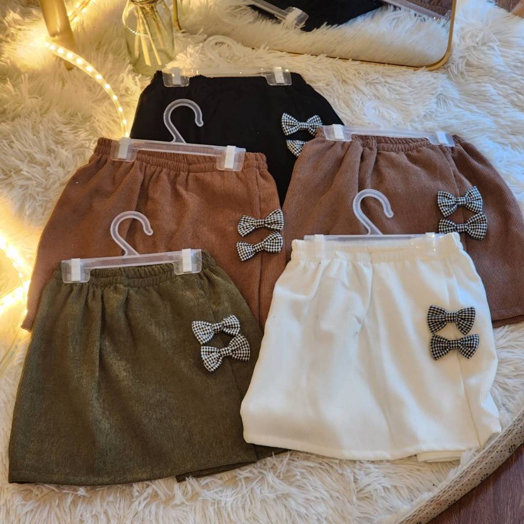 พร้อมส่ง กระโปรงลูกฟูก แต่งโบว์ สีคุมโทน สำหรับเด็กผู้หญิง น้องใส่สบายมากๆเลยค่ะ
