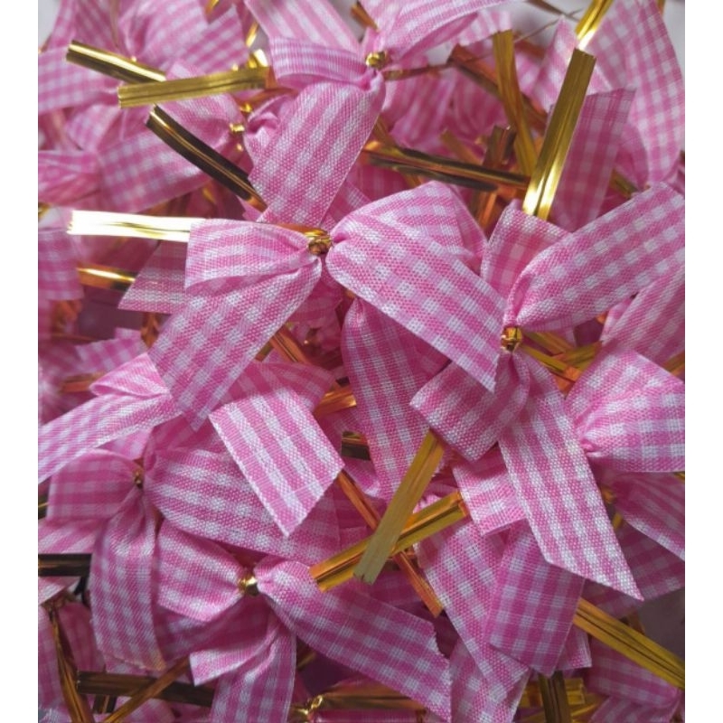 โบมัดถุงขนมลายสก๊อตชื้อ3เชตฟรีอีก1เชต(เชต100ชิ้น)ลูกค้าต้องการสีไหนแจ้งแม่ค้าได้เลยค่ะ สินค้าพร้อมส่งค่ะ