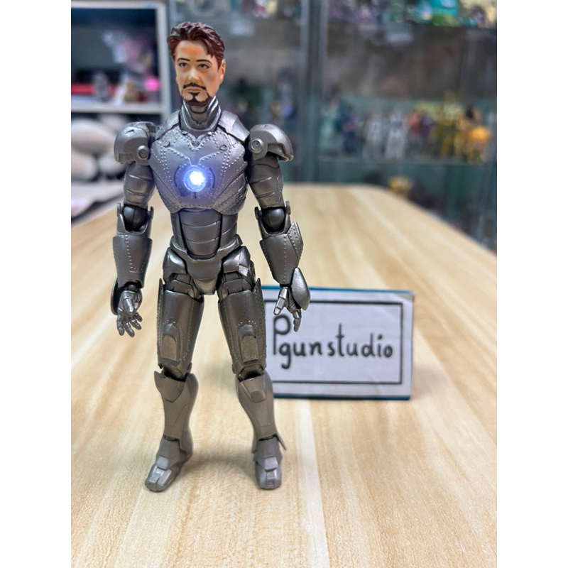 (ของแท้ : พร้อมส่ง) iron man revotech มีเปิดไฟกลางหน้าอกได้