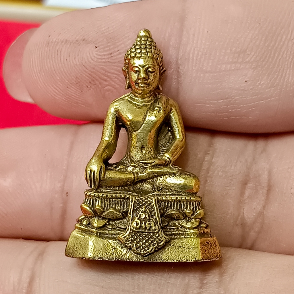 พระพุทธรูปศิลปะเชียงแสน ปางมารวิชัย เนื้อทองเหลือง ขนาด 3 ซม.