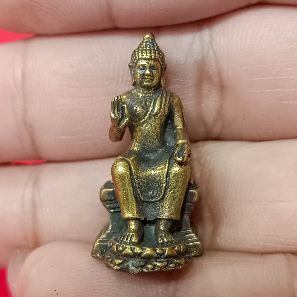พระพุทธรูป ปางป่าเลไลยก์ วัดดอนตูม ปี33 เนื้อทองเหลือง ขนาด 3 ซม.