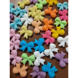 น้ำตาลกัมเพสรูปโบว์เล้กคละสีขนาด1.5ซม.20ชิ้น35บ.(จัดส่ง 50 บ…