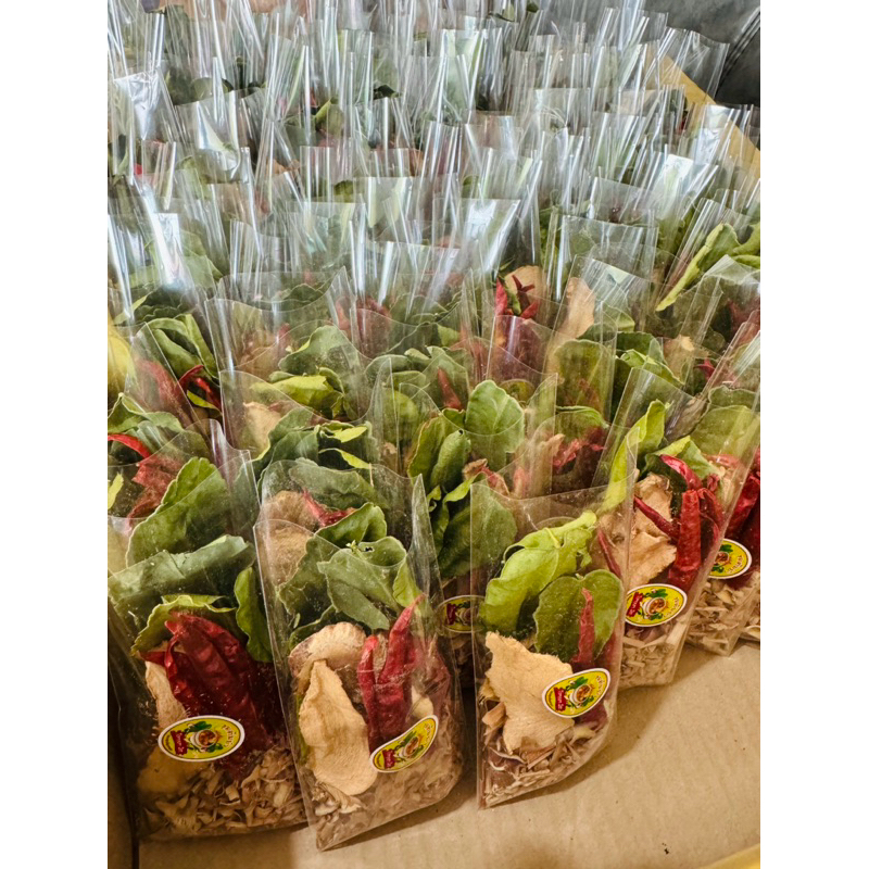 💥สินค้าขายดี💥 ชุดต้มยำสำเร็จรูป(ข่า, ตะไคร้, ใบมะกรูด, พริกแห้ง) ขนาดรวม 100 กรัมในหนึ่งห่อใหญ่ มี 4 ห่อเล็ก ขนาดพอเหมาะ - รูปที่ 3