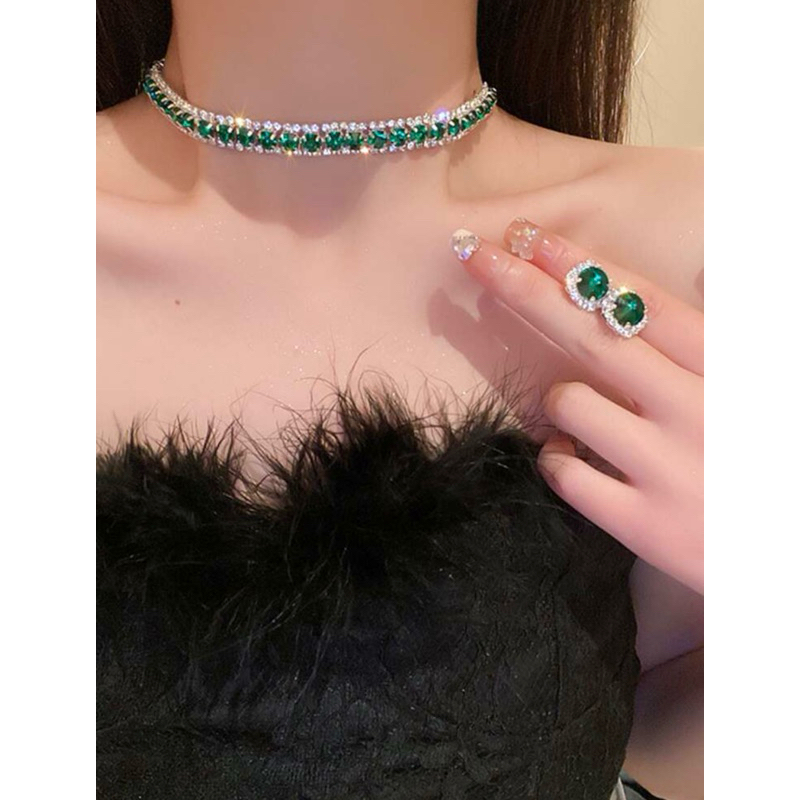 ชุดเครื่องประดับ สร้อยคอและต่างหูมรกตล้อมเพชร พร้อมส่ง