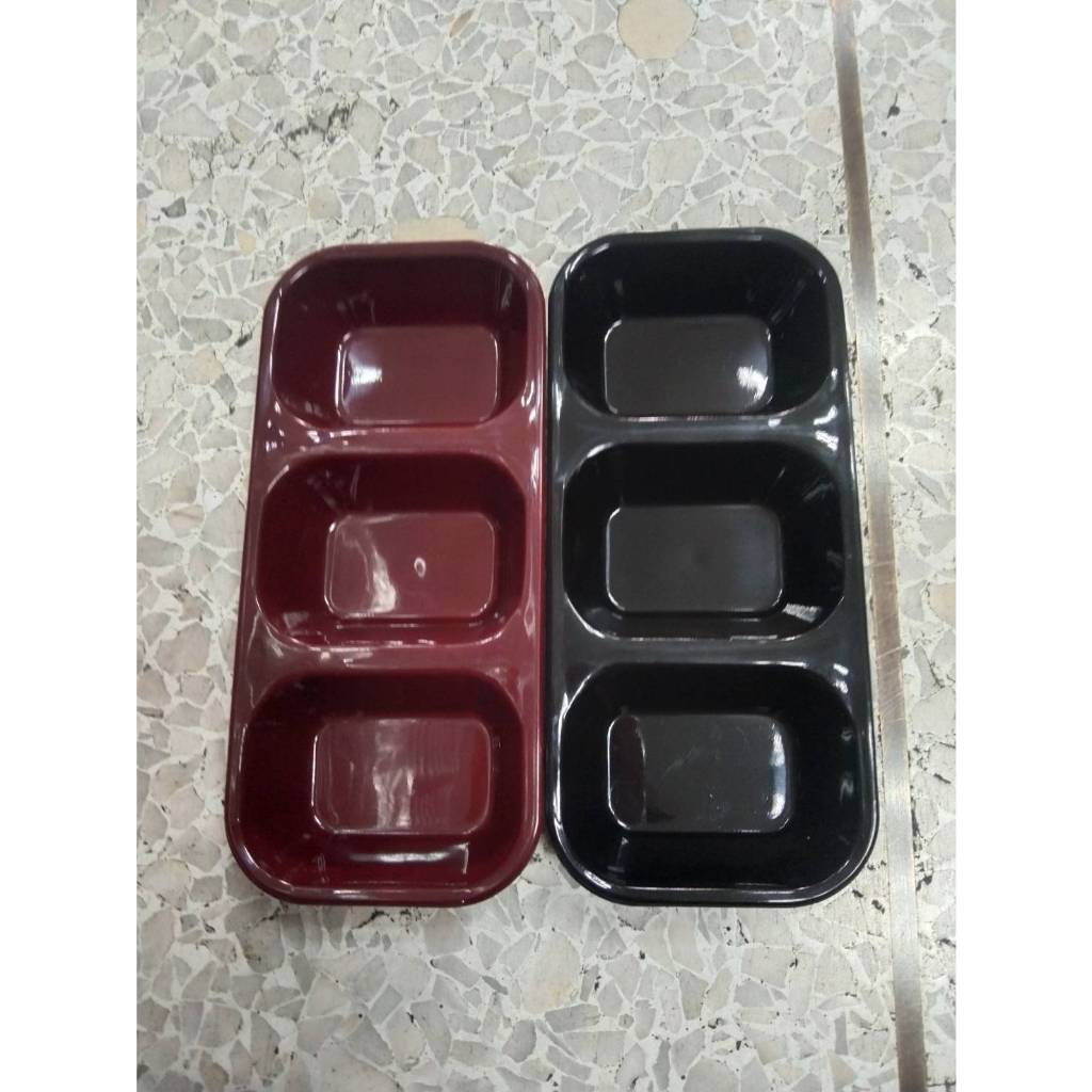 ถ้วยน้ำจิ้ม3ช่องสีแดงกับสีดำ