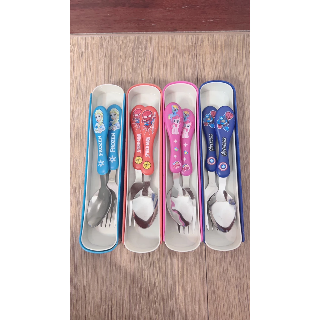 ชุดช้อนส้อมพกพา สำหรับเด็ก ลายการ์ตูน***สินค้าพร้อมส่ง***