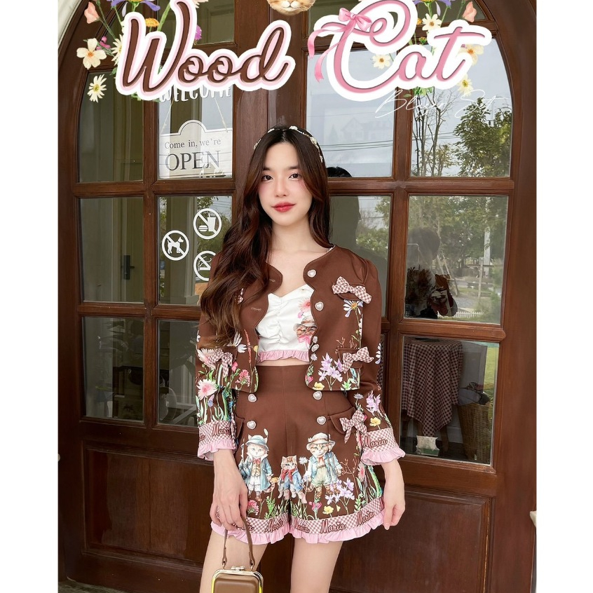 Wood Cat Set เซ็ตสูท 3 ชิ้น เสื้อ crop + เสื้อคลุมสูท + กางเกงขาสั้น พิมพ์ลายโทนสีน้ำตาลขาว เรียบหรู