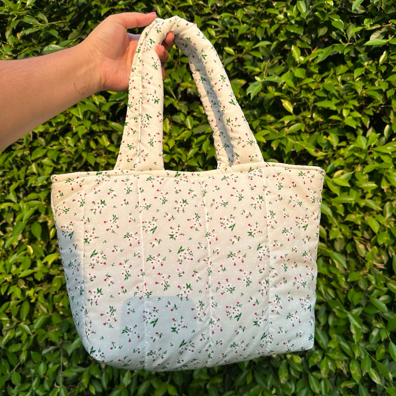กระเป๋านุ่มนิ่ม ลายดอกไม้ มีกระดุมแม่เหล็ก puffy bag