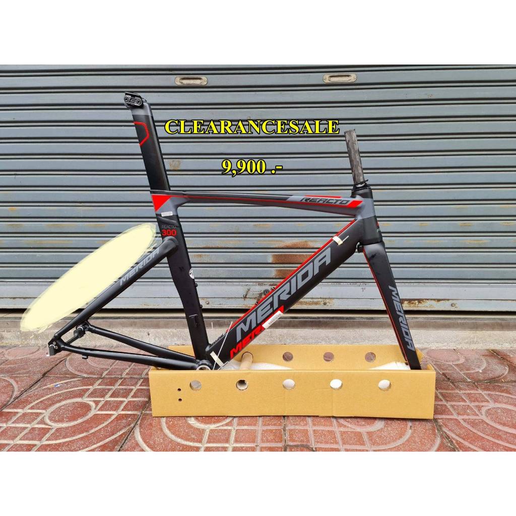 เฟรมเช็ตแอโร่  MERIDA REACTO เฟรมอลูตะเกียบฟูลคาร์บอน สีดำด้านคาดแดงรหัส 300 แถมเบรคหลังไดเรคเมาท์ R