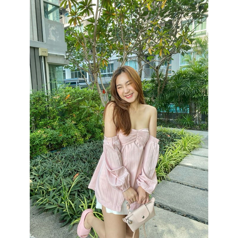 A50 เสื้อเกาะอกเปิดไหล่แขนยาว ผ่าหน้า ใส่เที่ยว คาเฟ่ แฟชั่นเกาหลี