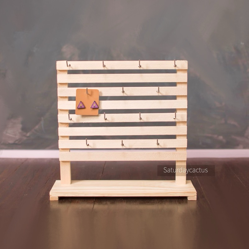 ตกแต่งบ้าน ให้น่าอยู่ ระแนงไม้สน ระแนงแขวนต่างหู พวงกุญแจ ราคาถูก