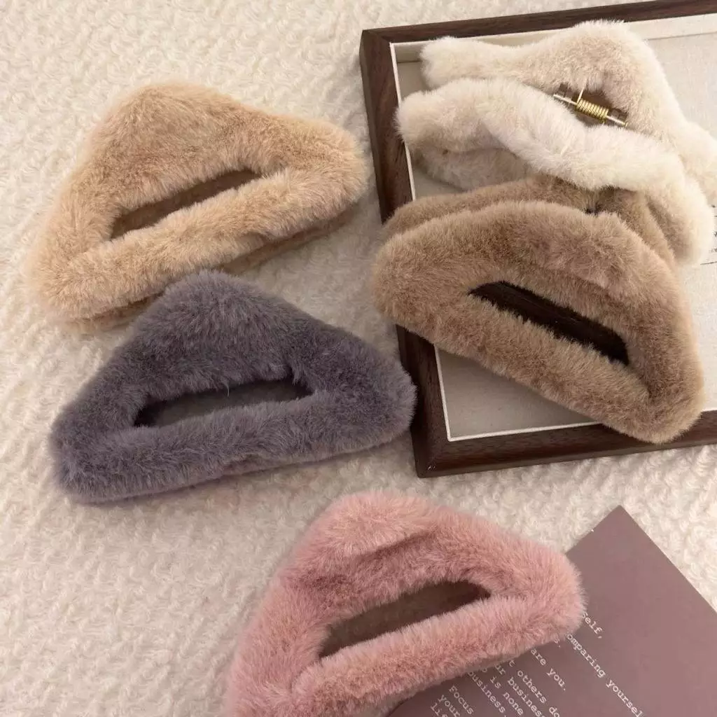 กิ๊ฟหนีบผม สามเหลี่ยมแบบขนน่ารัก พร้อมส่งจากไทย
