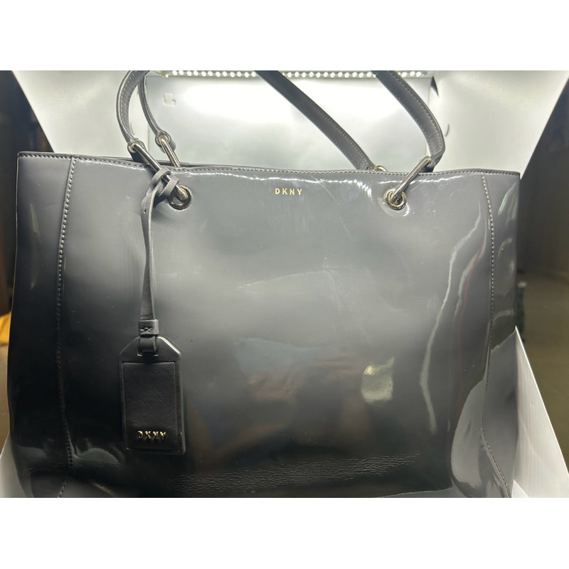 กระเป๋าทรงTote ของ DKNY