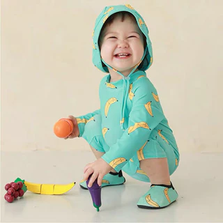 [ พร้อมส่ง ] ชุดว่ายน้ำเด็ก+ หมวก น่ารัก ใส่สบาย ป้องกันแสงแดด ลาดลายน่ารัก