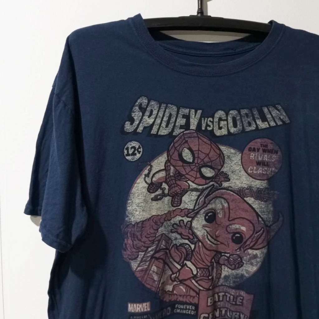 HIA PHI VINTAGE (Size 2XL) เสื้อยืดลายการ์ตูน Spidey vs Goblin (Art Toy) มือสอง