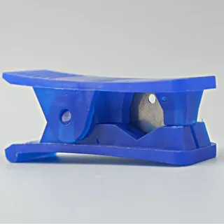 กรรไกรตัดท่อ PE (Tube Cutter) ใบมีดคม ใช้ตัดท่อพลาสติกอ่อน ท่อ PE ขนาด 2 หุน หรือ 3 หุน หน้าตัดเรียบ ใช้งานง่าย